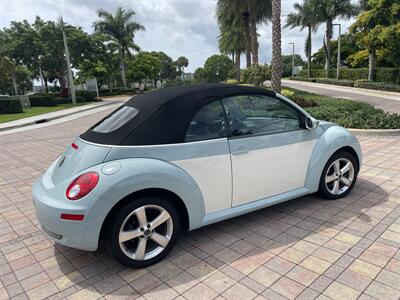 2010 Volkswagen New Beetle Convertible SE  CONVERTIBLE - Photo 32 - Pompano Beach, FL 33069