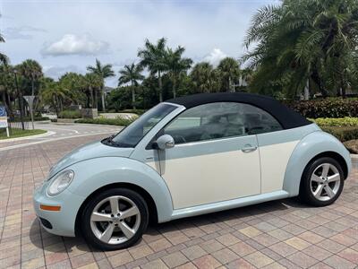 2010 Volkswagen New Beetle Convertible SE  CONVERTIBLE - Photo 6 - Pompano Beach, FL 33069