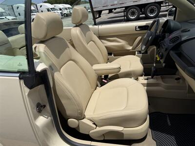 2008 Volkswagen New Beetle Convertible SE WOW WOW !!! 1 OWNER CAR !! ONLY 65K MILES !! HOT COLOR !! CALL NOW TO BUY IT NOW !!954-902-9298 !! - Photo 15 - Pompano Beach, FL 33069
