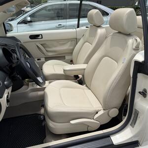 2008 Volkswagen New Beetle Convertible SE WOW WOW !!! 1 OWNER CAR !! ONLY 65K MILES !! HOT COLOR !! CALL NOW TO BUY IT NOW !!954-902-9298 !! - Photo 16 - Pompano Beach, FL 33069