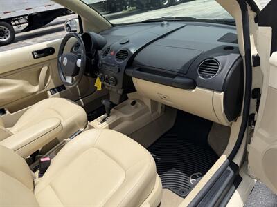 2008 Volkswagen New Beetle Convertible SE WOW WOW !!! 1 OWNER CAR !! ONLY 65K MILES !! HOT COLOR !! CALL NOW TO BUY IT NOW !!954-902-9298 !! - Photo 62 - Pompano Beach, FL 33069