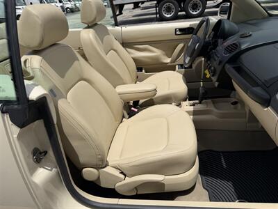 2008 Volkswagen New Beetle Convertible SE WOW WOW !!! 1 OWNER CAR !! ONLY 65K MILES !! HOT COLOR !! CALL NOW TO BUY IT NOW !!954-902-9298 !! - Photo 61 - Pompano Beach, FL 33069