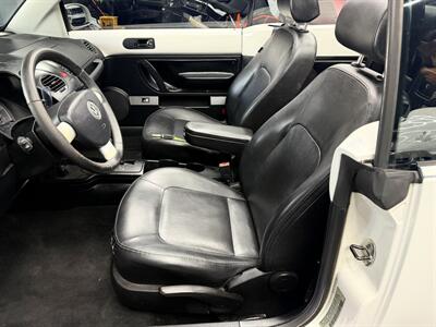 2009 Volkswagen New Beetle Convertible Base PZEV WOW!! SUPER LLOW MILES 93K !! BRAND NEW TOP !!! BLUETOOTH !!! CARFAX !! CLEAN TITLE !!954-902-9298 MATT - Photo 21 - Pompano Beach, FL 33069