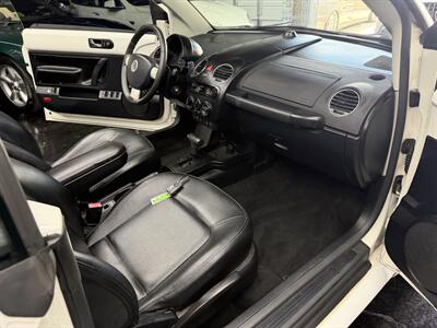 2009 Volkswagen New Beetle Convertible Base PZEV WOW!! SUPER LLOW MILES 93K !! BRAND NEW TOP !!! BLUETOOTH !!! CARFAX !! CLEAN TITLE !!954-902-9298 MATT - Photo 24 - Pompano Beach, FL 33069