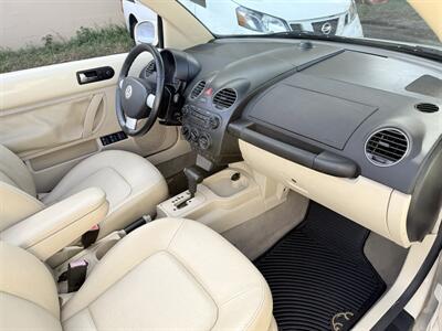 2008 Volkswagen New Beetle Convertible SE PZEV  WOW!! 69K MILES !! BEETLE CONVERTIBLE !! 954-902-9298 MATT.CARFAX !! - Photo 19 - Pompano Beach, FL 33069