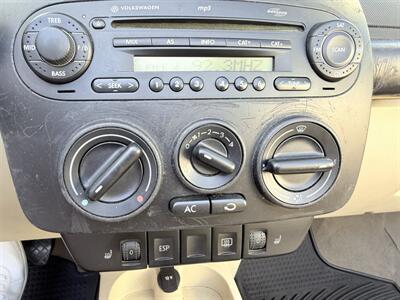 2008 Volkswagen New Beetle Convertible SE PZEV  WOW!! 69K MILES !! BEETLE CONVERTIBLE !! 954-902-9298 MATT.CARFAX !! - Photo 21 - Pompano Beach, FL 33069