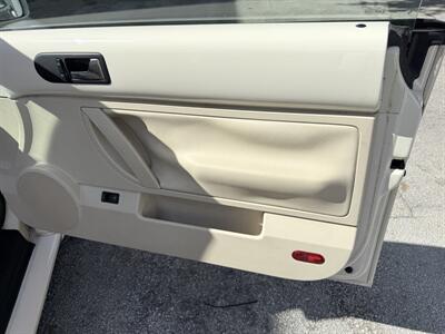 2008 Volkswagen New Beetle Convertible SE PZEV  WOW!! 69K MILES !! BEETLE CONVERTIBLE !! 954-902-9298 MATT.CARFAX !! - Photo 46 - Pompano Beach, FL 33069