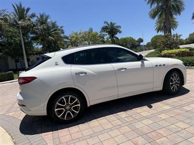 2017 Maserati Levante V6  AWD  EXTREMELY LOW MMILES 52K!!! - Photo 4 - Pompano Beach, FL 33069