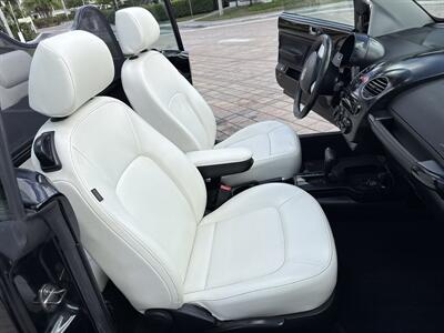 2010 Volkswagen New Beetle Convertible WOW !!LOW MILES 87K!! RARE COLOR !!CARFAX - Photo 18 - Pompano Beach, FL 33069