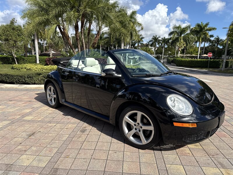 2010 Volkswagen New Beetle Convertible  WOW !!LOW MILES 87K!! RARE COLOR !!CARFAX