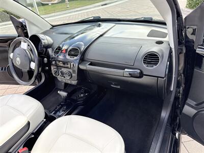 2010 Volkswagen New Beetle Convertible WOW !!LOW MILES 87K!! RARE COLOR !!CARFAX - Photo 16 - Pompano Beach, FL 33069