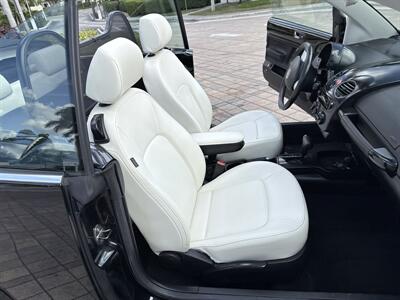 2010 Volkswagen New Beetle Convertible WOW !!LOW MILES 87K!! RARE COLOR !!CARFAX - Photo 15 - Pompano Beach, FL 33069