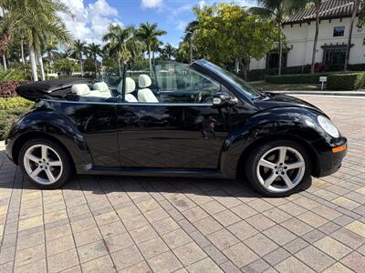 2010 Volkswagen New Beetle Convertible WOW !!LOW MILES 87K!! RARE COLOR !!CARFAX - Photo 12 - Pompano Beach, FL 33069