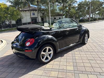 2010 Volkswagen New Beetle Convertible WOW !!LOW MILES 87K!! RARE COLOR !!CARFAX - Photo 8 - Pompano Beach, FL 33069