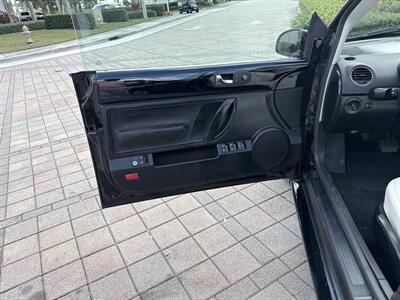 2010 Volkswagen New Beetle Convertible WOW !!LOW MILES 87K!! RARE COLOR !!CARFAX - Photo 72 - Pompano Beach, FL 33069