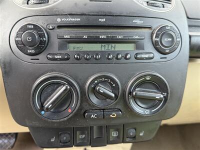 2008 Volkswagen New Beetle Convertible SE  WOW !! ONLY 76K !! CONVERTIBLE SE !!954-902-9298 !! NO ACCIDENTS!! - Photo 70 - Pompano Beach, FL 33069