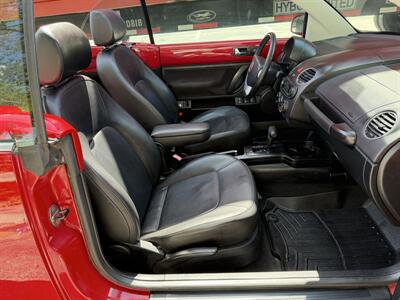 2010 Volkswagen Beetle Base PZEV  WOW !! ONLY 85K MILES !! POWER TOP !! HTD SEATS !! CALL NOW TO BUY IT NOW !!!954-902-9298 MATT - Photo 25 - Pompano Beach, FL 33069