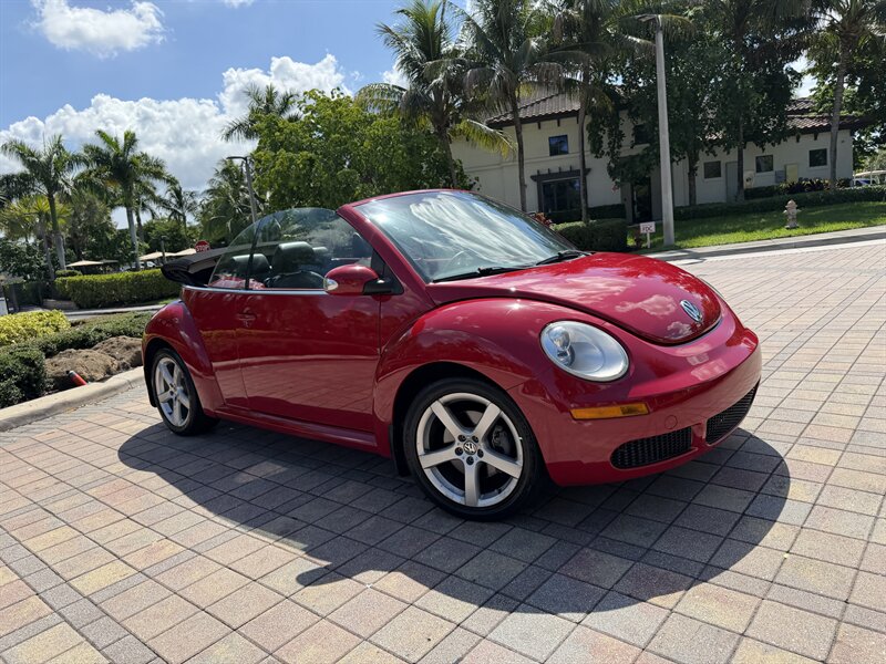2010 Volkswagen Beetle Base PZEV  WOW !! ONLY 85K MILES !! POWER TOP !! HTD SEATS !! CALL NOW TO BUY IT NOW !!!954-902-9298 MATT - Photo 1 - Pompano Beach, FL 33069