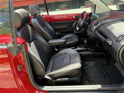 2010 Volkswagen Beetle Base PZEV  WOW !! ONLY 85K MILES !! POWER TOP !! HTD SEATS !! CALL NOW TO BUY IT NOW !!!954-902-9298 MATT - Photo 23 - Pompano Beach, FL 33069