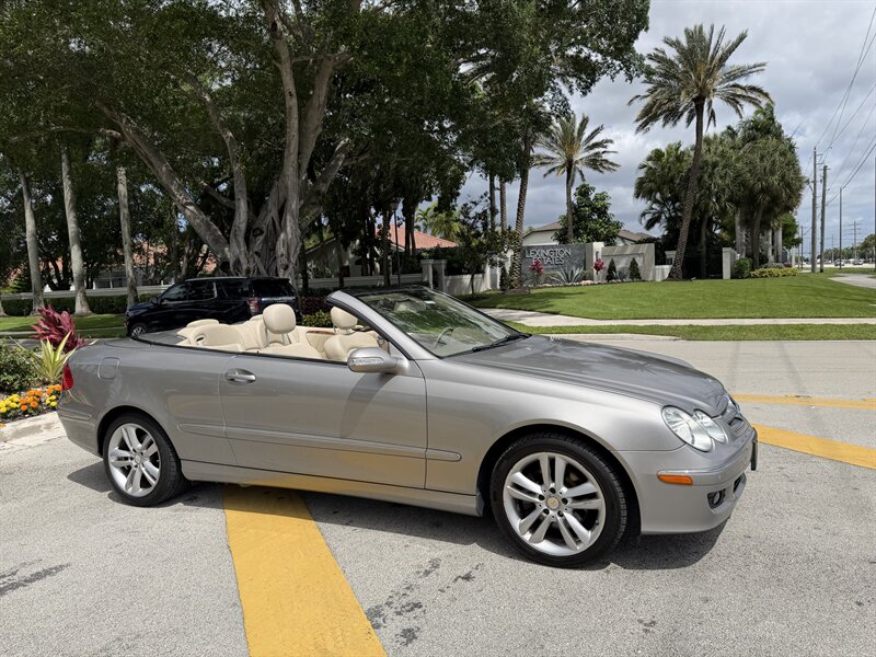 2008 Mercedes-Benz CLK CLK 350  CONVERTIBLE ONLY 69K MILES !! GARAGE KEPT !! NAVIGATION !! HTD SEATS !!   CARFAX .... - Photo 1 - Pompano Beach, FL 33069