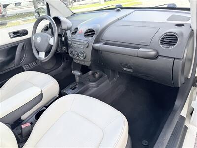 2007 Volkswagen New Beetle Convertible Triple White  wow !! EXTREMELY RARE !! 1 OWNER !!LOW MILES 75K!! CLEAN CARFAX !!GARAGE KEPT !!! - Photo 55 - Pompano Beach, FL 33069