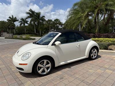 2007 Volkswagen New Beetle Convertible Triple White  wow !! EXTREMELY RARE !! 1 OWNER !!LOW MILES 75K!! CLEAN CARFAX !!GARAGE KEPT !!! - Photo 2 - Pompano Beach, FL 33069