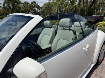 2007 Volkswagen New Beetle Convertible Triple White  wow !! EXTREMELY RARE !! 1 OWNER !!LOW MILES 75K!! CLEAN CARFAX !!GARAGE KEPT !!! - Photo 41 - Pompano Beach, FL 33069