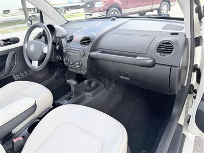2007 Volkswagen New Beetle Convertible Triple White  wow !! EXTREMELY RARE !! 1 OWNER !!LOW MILES 75K!! CLEAN CARFAX !!GARAGE KEPT !!! - Photo 52 - Pompano Beach, FL 33069