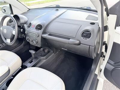 2007 Volkswagen New Beetle Convertible Triple White  wow !! EXTREMELY RARE !! 1 OWNER !!LOW MILES 75K!! CLEAN CARFAX !!GARAGE KEPT !!! - Photo 14 - Pompano Beach, FL 33069