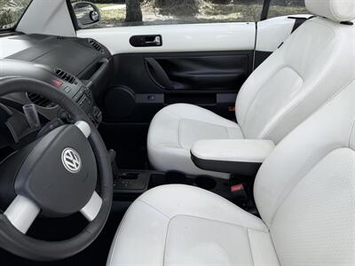2007 Volkswagen New Beetle Convertible Triple White  wow !! EXTREMELY RARE !! 1 OWNER !!LOW MILES 75K!! CLEAN CARFAX !!GARAGE KEPT !!! - Photo 45 - Pompano Beach, FL 33069