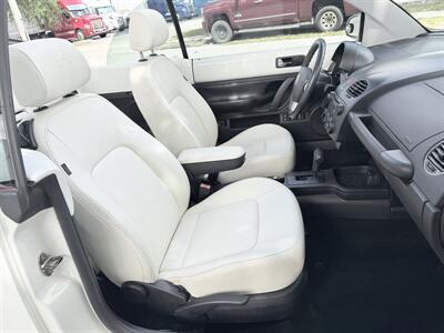 2007 Volkswagen New Beetle Convertible Triple White  wow !! EXTREMELY RARE !! 1 OWNER !!LOW MILES 75K!! CLEAN CARFAX !!GARAGE KEPT !!! - Photo 19 - Pompano Beach, FL 33069