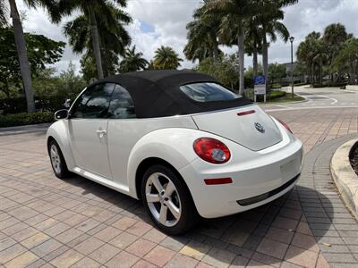 2007 Volkswagen New Beetle Convertible Triple White  wow !! EXTREMELY RARE !! 1 OWNER !!LOW MILES 75K!! CLEAN CARFAX !!GARAGE KEPT !!! - Photo 29 - Pompano Beach, FL 33069