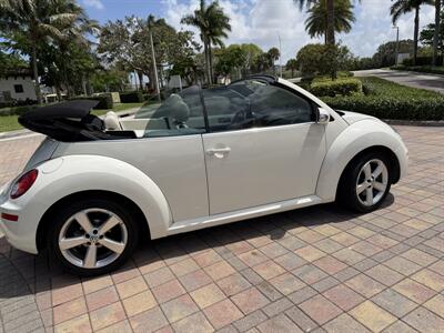 2007 Volkswagen New Beetle Convertible Triple White  wow !! EXTREMELY RARE !! 1 OWNER !!LOW MILES 75K!! CLEAN CARFAX !!GARAGE KEPT !!! - Photo 36 - Pompano Beach, FL 33069