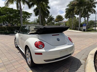 2007 Volkswagen New Beetle Convertible Triple White  wow !! EXTREMELY RARE !! 1 OWNER !!LOW MILES 75K!! CLEAN CARFAX !!GARAGE KEPT !!! - Photo 38 - Pompano Beach, FL 33069