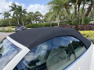 2007 Volkswagen New Beetle Convertible Triple White  wow !! EXTREMELY RARE !! 1 OWNER !!LOW MILES 75K!! CLEAN CARFAX !!GARAGE KEPT !!! - Photo 25 - Pompano Beach, FL 33069