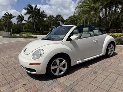 2007 Volkswagen New Beetle Convertible Triple White  wow !! EXTREMELY RARE !! 1 OWNER !!LOW MILES 75K!! CLEAN CARFAX !!GARAGE KEPT !!! - Photo 40 - Pompano Beach, FL 33069