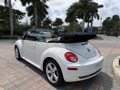 2007 Volkswagen New Beetle Convertible Triple White  wow !! EXTREMELY RARE !! 1 OWNER !!LOW MILES 75K!! CLEAN CARFAX !!GARAGE KEPT !!! - Photo 8 - Pompano Beach, FL 33069