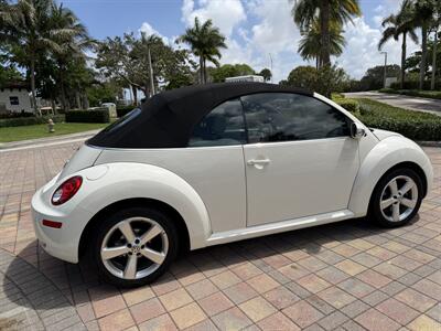 2007 Volkswagen New Beetle Convertible Triple White  wow !! EXTREMELY RARE !! 1 OWNER !!LOW MILES 75K!! CLEAN CARFAX !!GARAGE KEPT !!! - Photo 4 - Pompano Beach, FL 33069