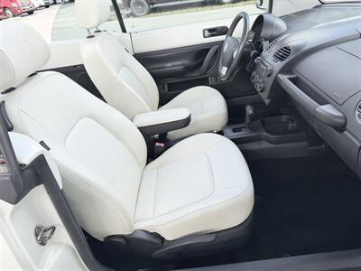 2007 Volkswagen New Beetle Convertible Triple White  wow !! EXTREMELY RARE !! 1 OWNER !!LOW MILES 75K!! CLEAN CARFAX !!GARAGE KEPT !!! - Photo 53 - Pompano Beach, FL 33069