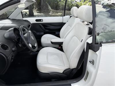 2007 Volkswagen New Beetle Convertible Triple White  wow !! EXTREMELY RARE !! 1 OWNER !!LOW MILES 75K!! CLEAN CARFAX !!GARAGE KEPT !!! - Photo 13 - Pompano Beach, FL 33069