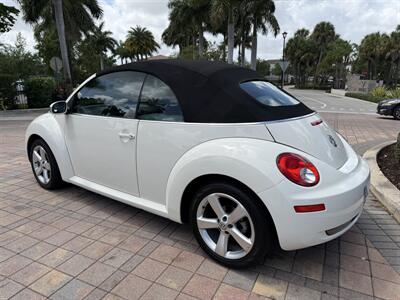 2007 Volkswagen New Beetle Convertible Triple White  wow !! EXTREMELY RARE !! 1 OWNER !!LOW MILES 75K!! CLEAN CARFAX !!GARAGE KEPT !!! - Photo 24 - Pompano Beach, FL 33069
