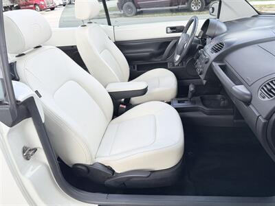 2007 Volkswagen New Beetle Convertible Triple White  wow !! EXTREMELY RARE !! 1 OWNER !!LOW MILES 75K!! CLEAN CARFAX !!GARAGE KEPT !!! - Photo 50 - Pompano Beach, FL 33069