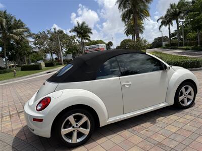 2007 Volkswagen New Beetle Convertible Triple White  wow !! EXTREMELY RARE !! 1 OWNER !!LOW MILES 75K!! CLEAN CARFAX !!GARAGE KEPT !!! - Photo 23 - Pompano Beach, FL 33069