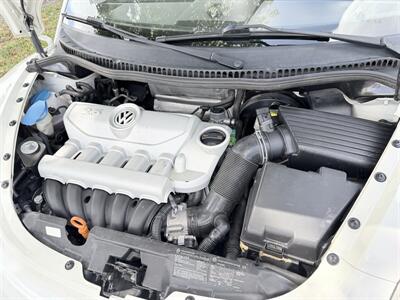 2007 Volkswagen New Beetle Convertible Triple White  wow !! EXTREMELY RARE !! 1 OWNER !!LOW MILES 75K!! CLEAN CARFAX !!GARAGE KEPT !!! - Photo 16 - Pompano Beach, FL 33069