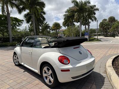 2007 Volkswagen New Beetle Convertible Triple White  wow !! EXTREMELY RARE !! 1 OWNER !!LOW MILES 75K!! CLEAN CARFAX !!GARAGE KEPT !!! - Photo 37 - Pompano Beach, FL 33069