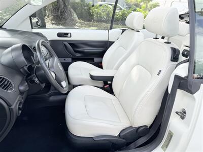 2007 Volkswagen New Beetle Convertible Triple White  wow !! EXTREMELY RARE !! 1 OWNER !!LOW MILES 75K!! CLEAN CARFAX !!GARAGE KEPT !!! - Photo 56 - Pompano Beach, FL 33069