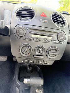 2007 Volkswagen New Beetle Convertible Triple White  wow !! EXTREMELY RARE !! 1 OWNER !!LOW MILES 75K!! CLEAN CARFAX !!GARAGE KEPT !!! - Photo 59 - Pompano Beach, FL 33069