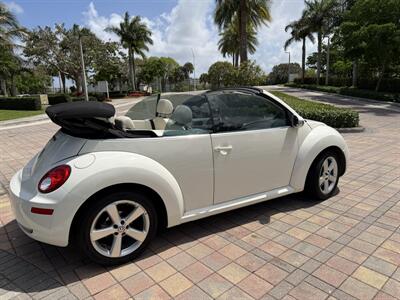 2007 Volkswagen New Beetle Convertible Triple White  wow !! EXTREMELY RARE !! 1 OWNER !!LOW MILES 75K!! CLEAN CARFAX !!GARAGE KEPT !!! - Photo 35 - Pompano Beach, FL 33069