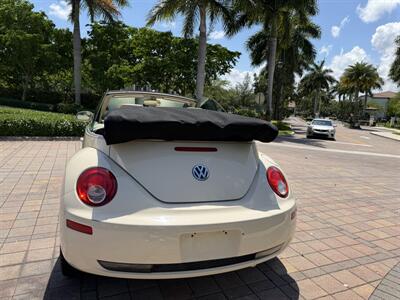 2008 Volkswagen New Beetle Convertible SE  Wow !! only 88k Miles !! HTD SEASTS !! POWER TOP !! SE MODEL !!CALL NOW 954-902-9298 - Photo 2 - Pompano Beach, FL 33069