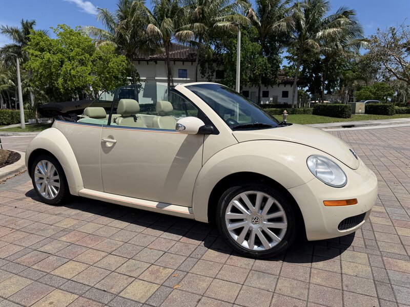 2008 Volkswagen New Beetle Convertible SE  Wow !! only 88k Miles !! HTD SEASTS !! POWER TOP !! SE MODEL !!CALL NOW 954-902-9298 - Photo 1 - Pompano Beach, FL 33069